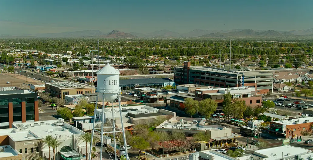 IT Support for Gilbert businesses, showing a tech expert helping a client